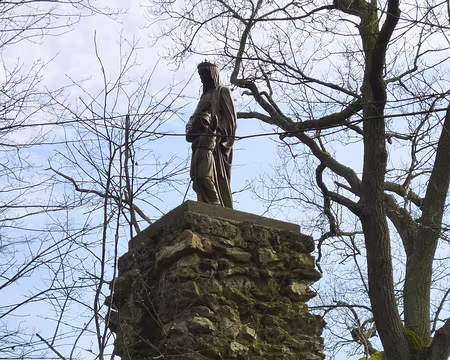 P1030893 Sur le sentier Serge Antoine, GR 11, Bièvres