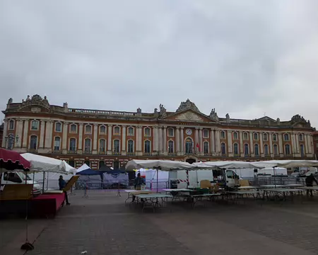 P1030906 La place du Capitole (12 000 m2 de superficie) date du milieu du XIX è s.