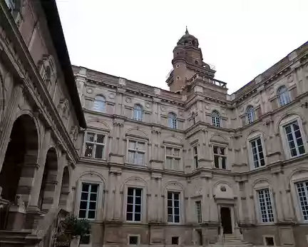 P1030950 L'hôtel d'Assézat, XVIè s., palais Renaissance d'un riche marchand et capitoul, Pierre d' Assézat, qui fit fortune grâce au commerce du pastel. Il accueille la...