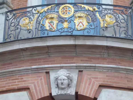 Dominique Dominique F, détail sortie