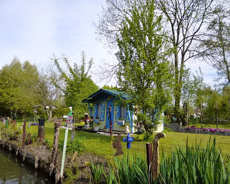 P1040338 Une partie des Hortillonnages est tranformée en jardins d'agrément.