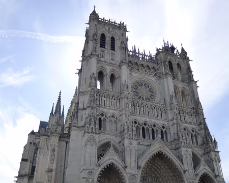 P1040356 ...la façade est décorée...