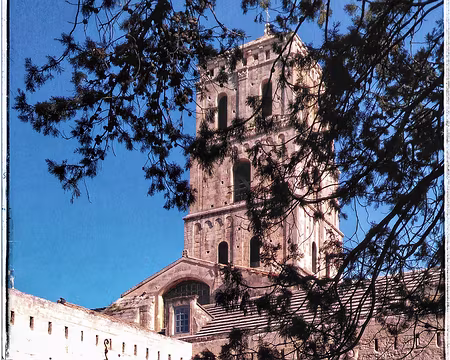 03 cloître et clocher St Trophime, joyau médiéval