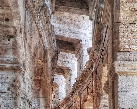 12 Ellles pouvaient contenir 20 000 spectateurs