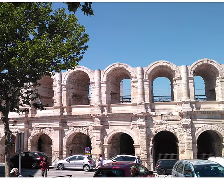 19 les arènes d'Arles sont parmi les 20 plus grandes du monde