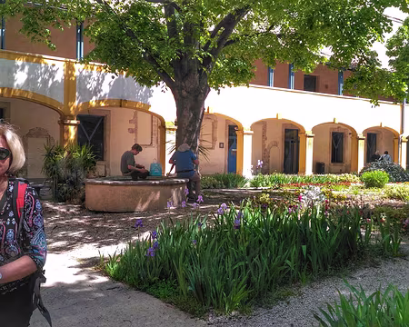 24 Hotel Dieu où séjourna Van Gogh après sa dispute avec Van Gogh