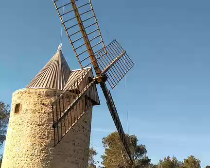 40 Moulin de Daudet, fait partie d'un ensemble restauré de 3 moulins