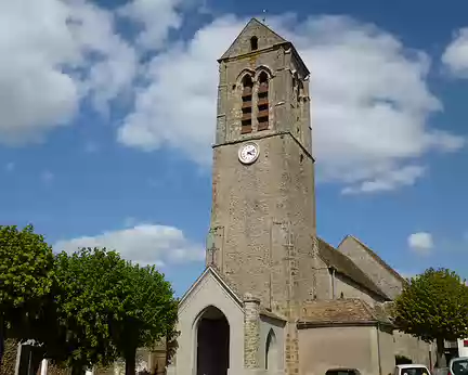 P1040315 Eglise Saint-Pierre, Egly, clocher du XIIIè s.
