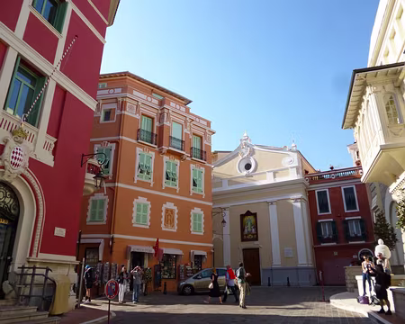 P1040188 Place de la Mairie et la Chapelle de la Miséricorde, style baroque, XVIIè s.