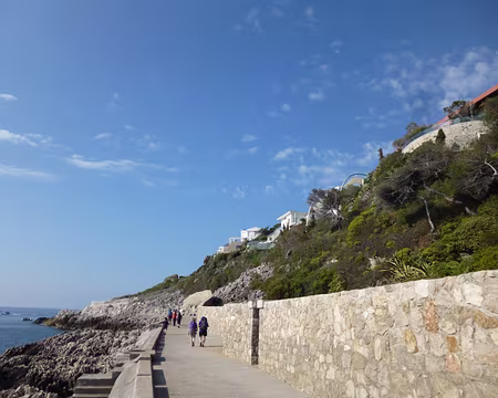 P1040207 Les villas surplombent le sentier des douaniers
