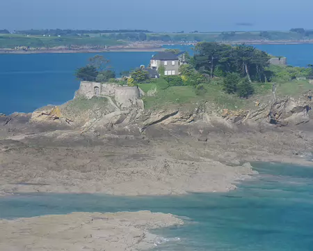 Le fort du Guesclin vu de la pointe du Nid Le fort du Guesclin vu de la pointe du Nid