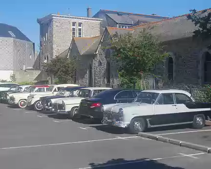 Vieilles voitures à l’auberge de jeunesse de Saint-Malo Vieilles voitures à l'auberge de jeunesse de Saint-Malo