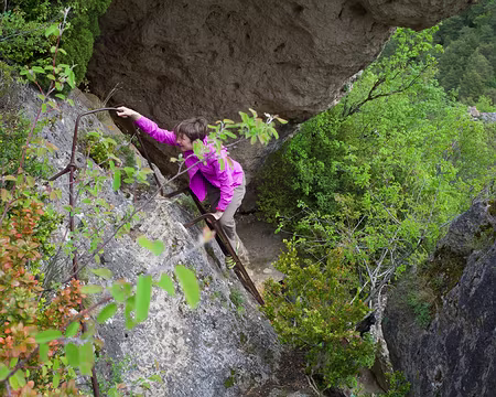 2017_05_07-09_08_06 Montée optionnelle en AR au rocher de Capluc. Comme d'habitude, les mains ne servent qu'à s'équilibrer