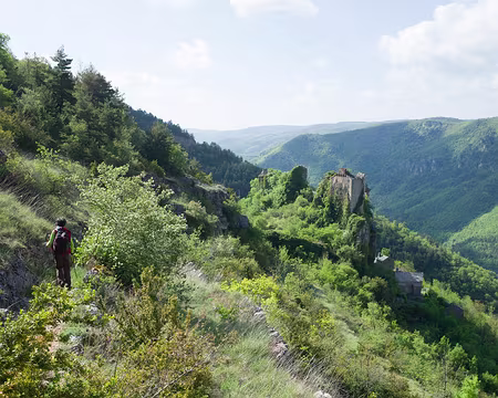 2017_05_08-10_20_02 Arrivée au-dessus du pittoresque village de Montméjean