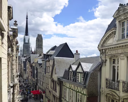 P1040546 Vue surplombant la rue du Gros-Horloge