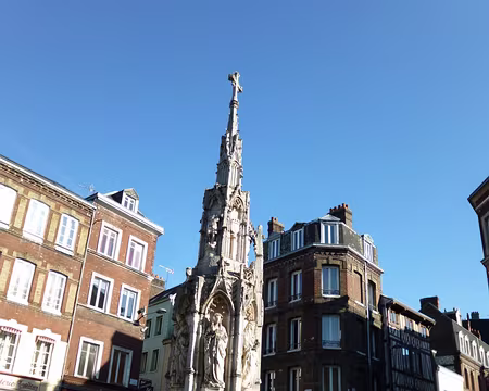 P1040593 Place de la Croix de Pierre