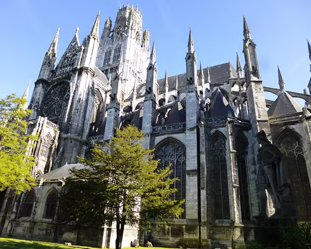 P1040597 ...faisait partie de l'un des monastères bénédictins les plus puissants de Normandie.