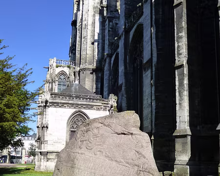P1040602 Copie d'une pierre runique offerte en 1911 pour le millénaire du duché de Normandie.
