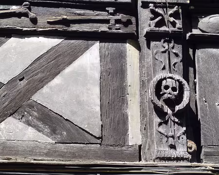 P1040624 Son histoire remonte à la grande peste noire de 1348.