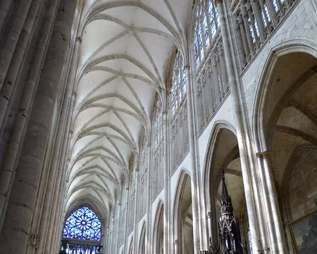P1040630 Retour à l'abbatiale Saint-Ouen qui offre une hauteur de voûte de 33 mètres.
