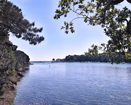 Morbihan 17 (19) L'embouchure de la Laïta, en face Le Poudu port.