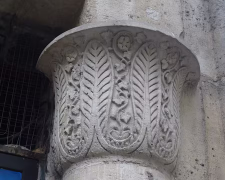 P1050310 Des colonnes à chapiteaux lotus...