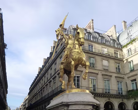 P1050321 Place des Pyramides