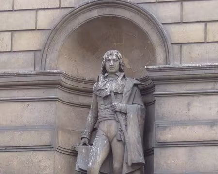 P1050322 Statue de Desaix, général (1768-1800) sur l'aile Rohan-Rivoli du Louvre