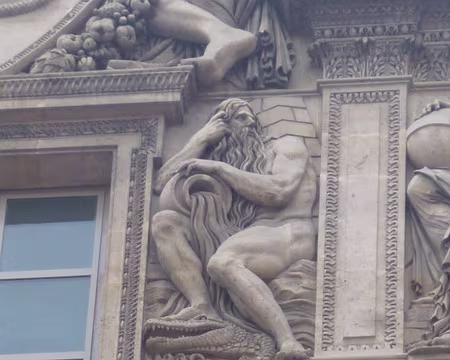 P1050327 ...la personnification du Nil, le pied sur un crocodile, tenant une jarre d'eau...