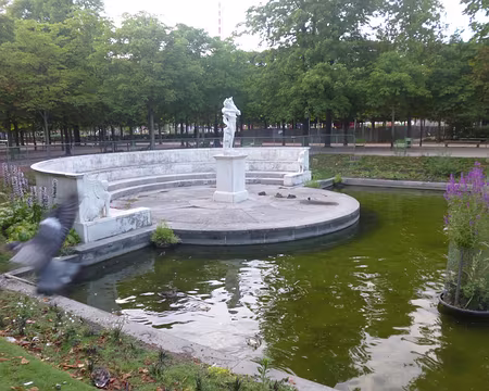 P1050332 Sphinges ailées des Exèdres, jardin des Tuileries