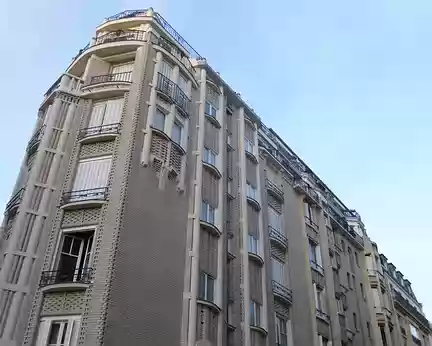 P1050090 Rue Greuze, immeuble construit par H. Guimard en 1928.