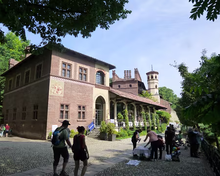 P1040814 Reconstitution d'un bourg médiéval