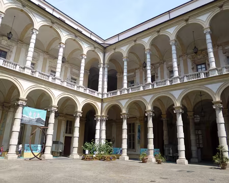 P1040829 Cour du Palais de l'Université (XVIIè s.)