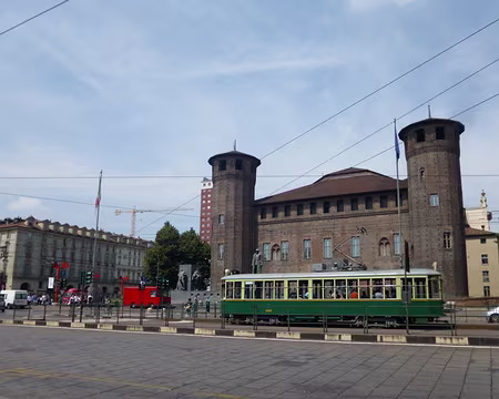 P1040831 Palais Madama et le tram