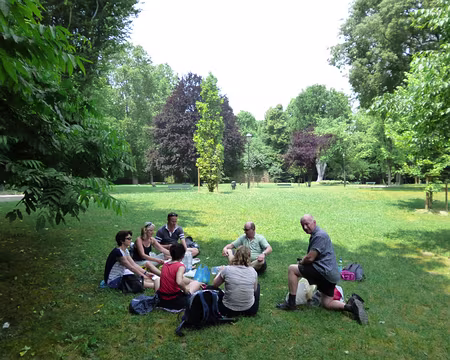 P1040839 Pique-nique avec les produits du marché dans le jardin royal