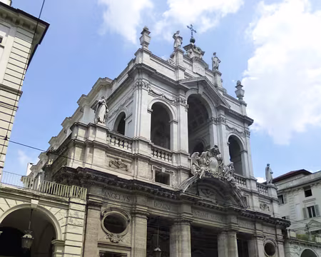 P1040843 Eglise sur la Via po