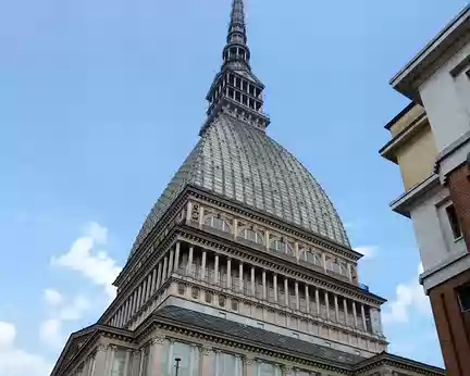P1040851 La Mole Antonelliana (167 mètres) emblème de Turin, fut édifiée fin XIXè s.