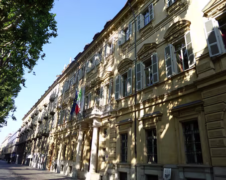 P1040869 J2 - Palais du XVIIè s.