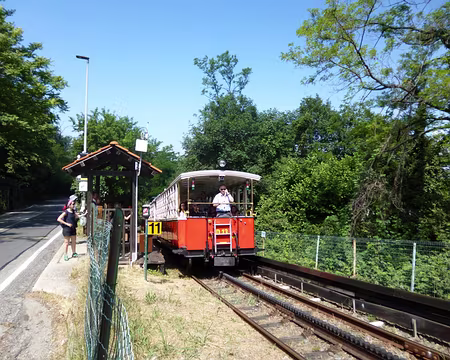 P1040874 Le chemin de fer à crémaillère menant à la basilique de Superga