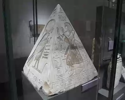 P1040905 Pyramidion