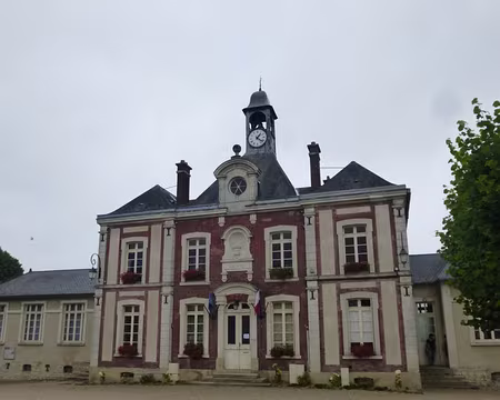 P1050479 Mairie de Fontenay-Saint-Père