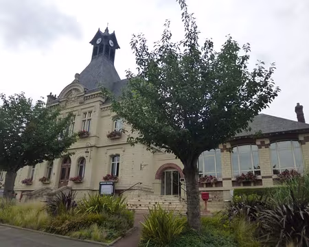 P1050486 Hôtel-de-Ville de Juziers