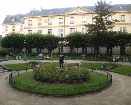 P1050413 Square Georges-Caïn et l'Hôtel Carnavalet