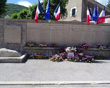 43 mémorial aux 73 villageois fusillés