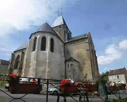 P1050502 Eglise Notre-Dame, XIIè-XIIIè s., Us