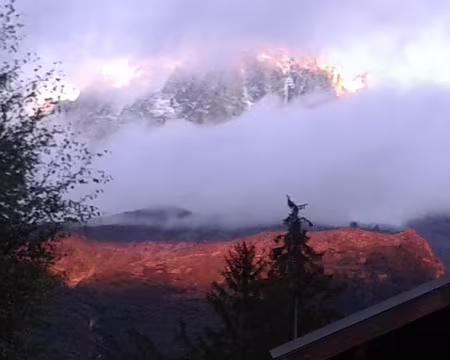 20170812_203738 Coucher de soleil depuis la salle à manger de l'auberge de jeunesse