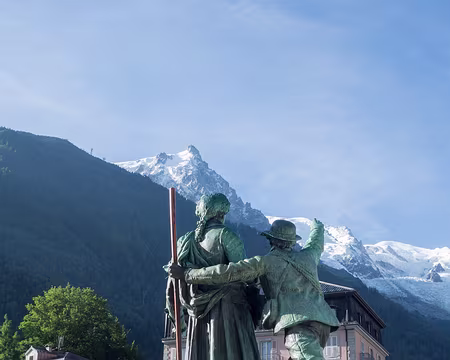 13082017-19h39m12s-DSC05199-XLa Le mont Blanc est au bout du doigt.