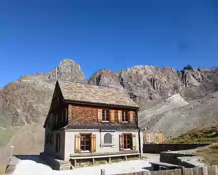 P1050595 Weissmieshütte (2726 m)