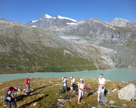 P1050627 Le Strahlhorn (4190 m) et l'Allalinhorn (4027 m) et son glacier surplombant le lac Mattmark
