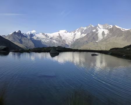 P1050708 J5 - Reflet des 4000 dans le petit lac de Kreuzboden (2400 m)